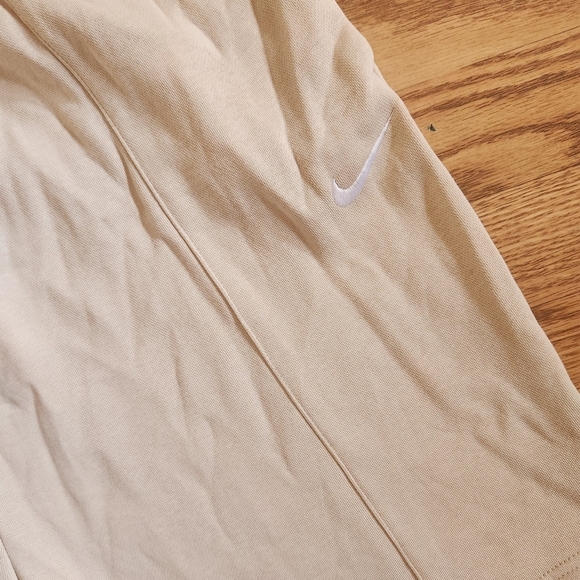 EUC Nike Fleece High-Waisted Shorts in Cream, Size M - Picture 4 of 6